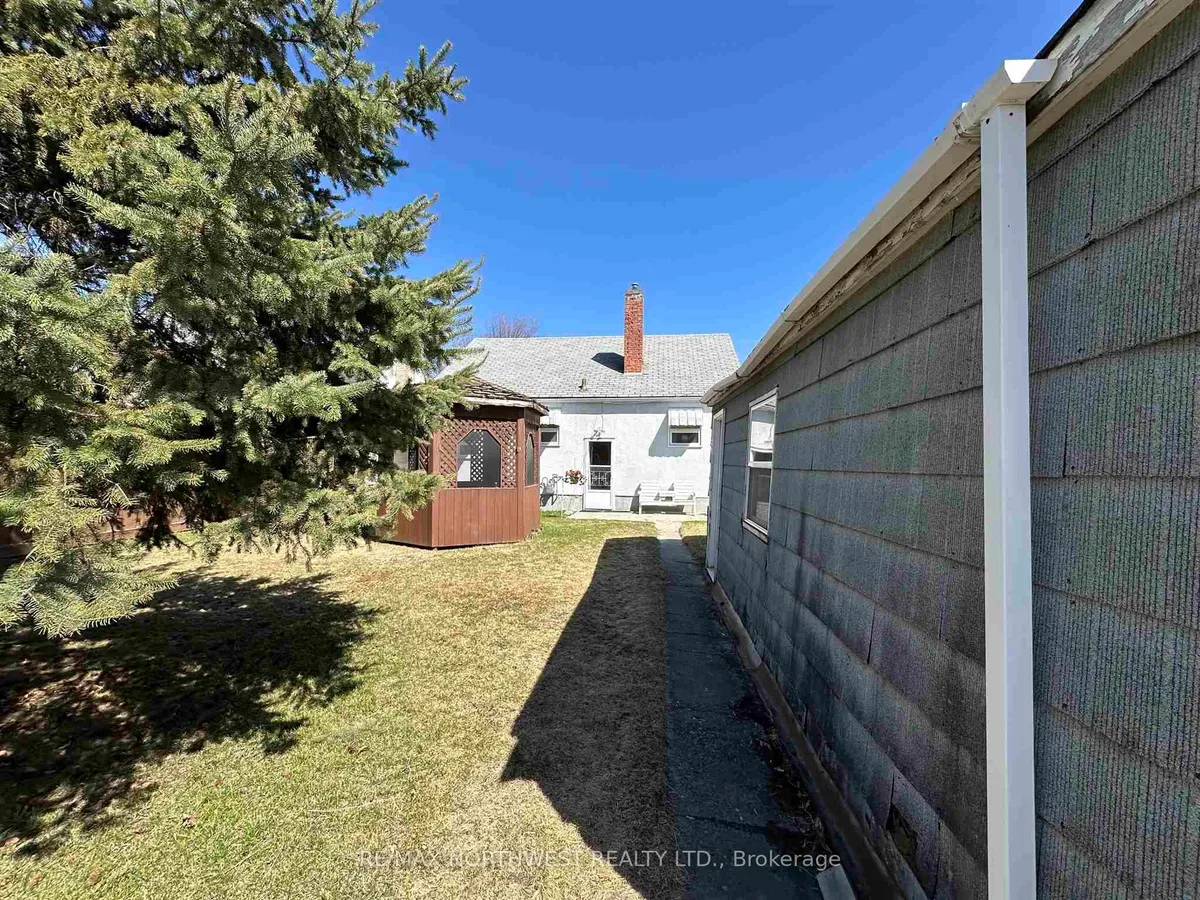 Detached in Fort Frances