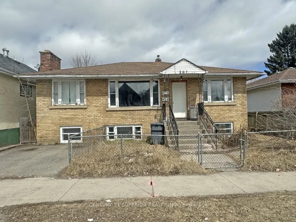 Detached in Thunder Bay