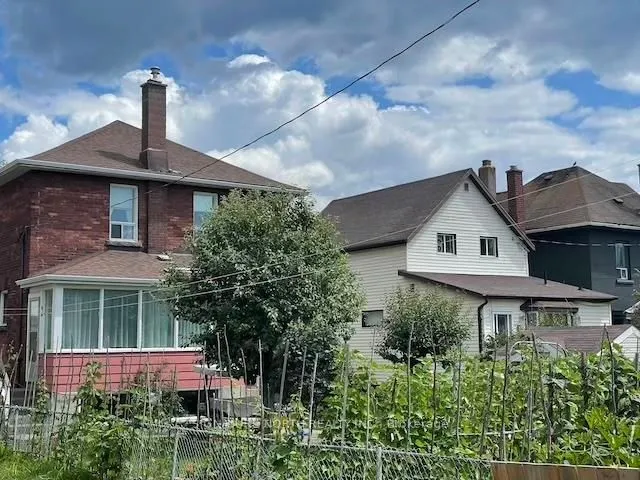 Detached in Thunder Bay