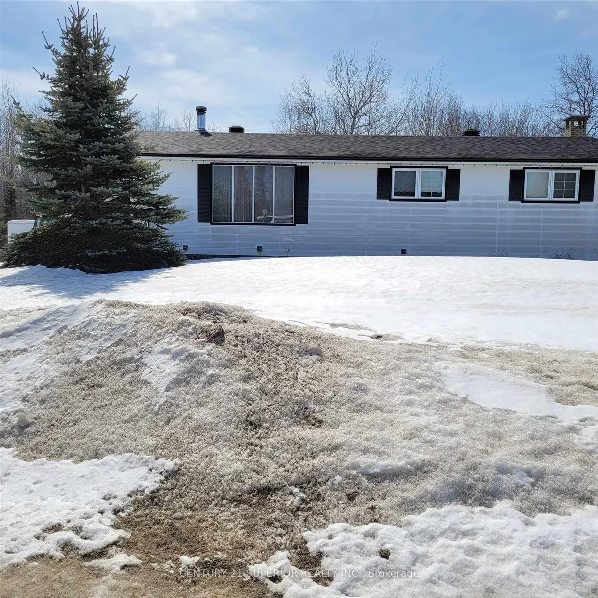Detached in Manitouwadge