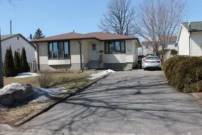 Detached in Thunder Bay