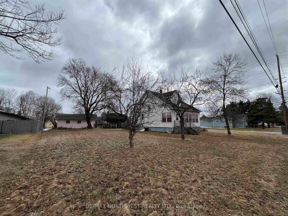 Detached in Fort Frances