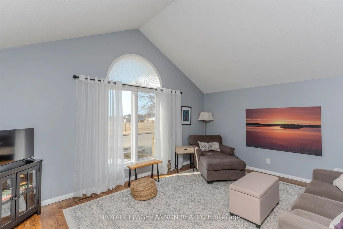 Detached in Thunder Bay