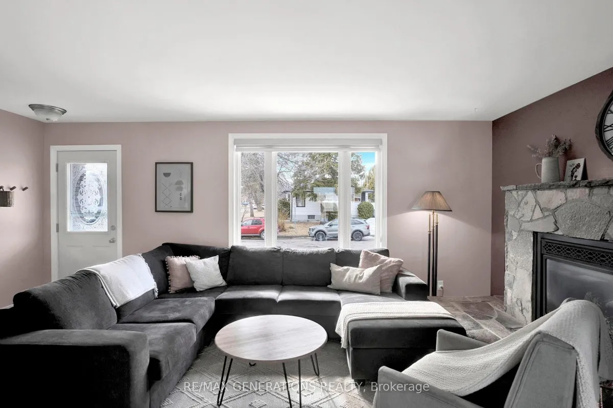 Detached in Thunder Bay