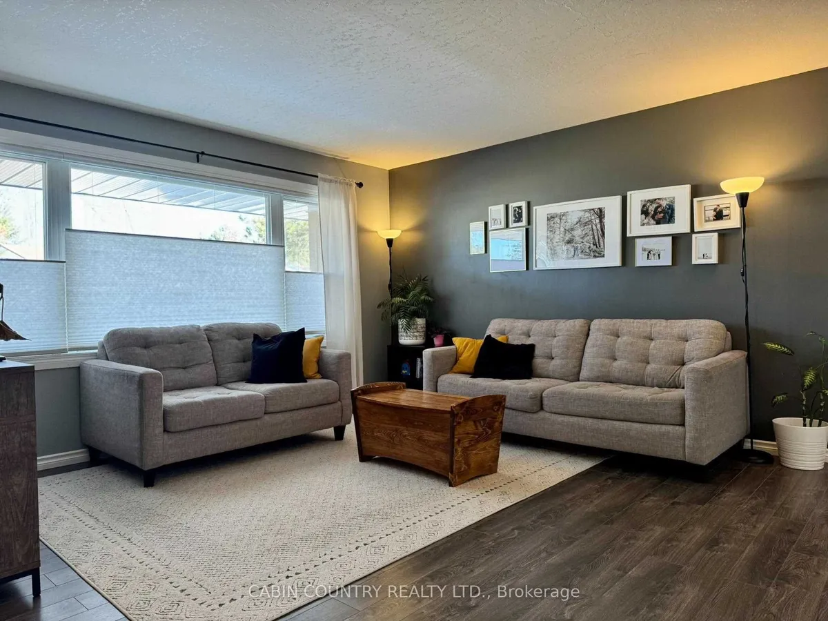 Detached in Kenora