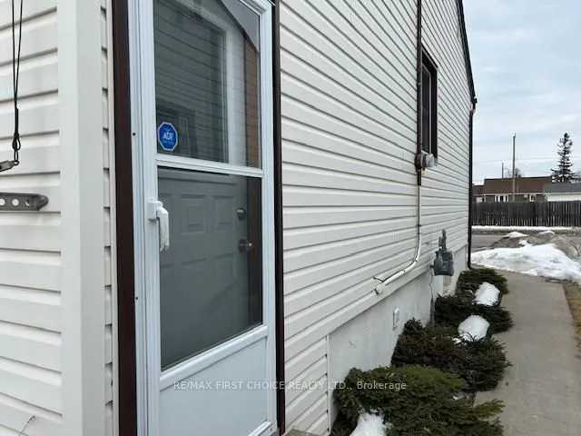 Detached in Thunder Bay