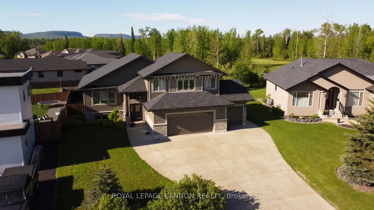 Detached in Oliver Paipoonge