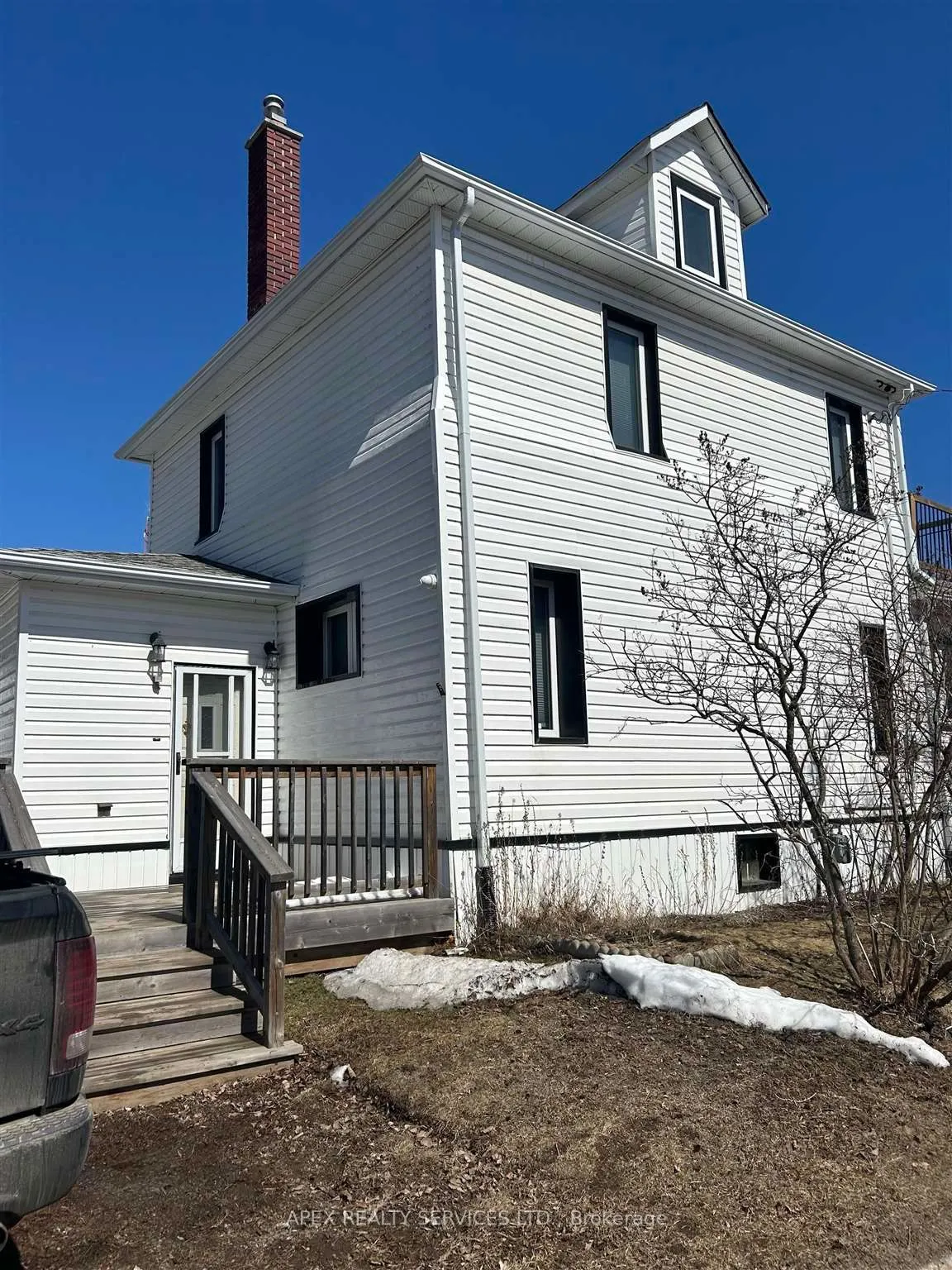 Detached in Thunder Bay
