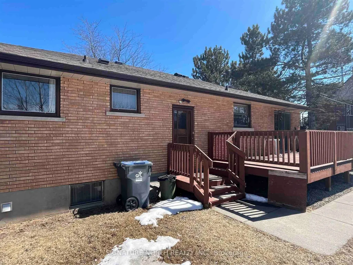 Detached in Thunder Bay
