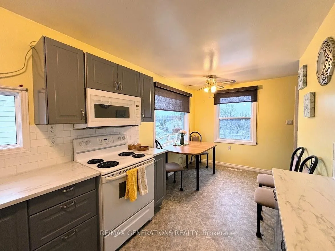 Detached in Manitouwadge