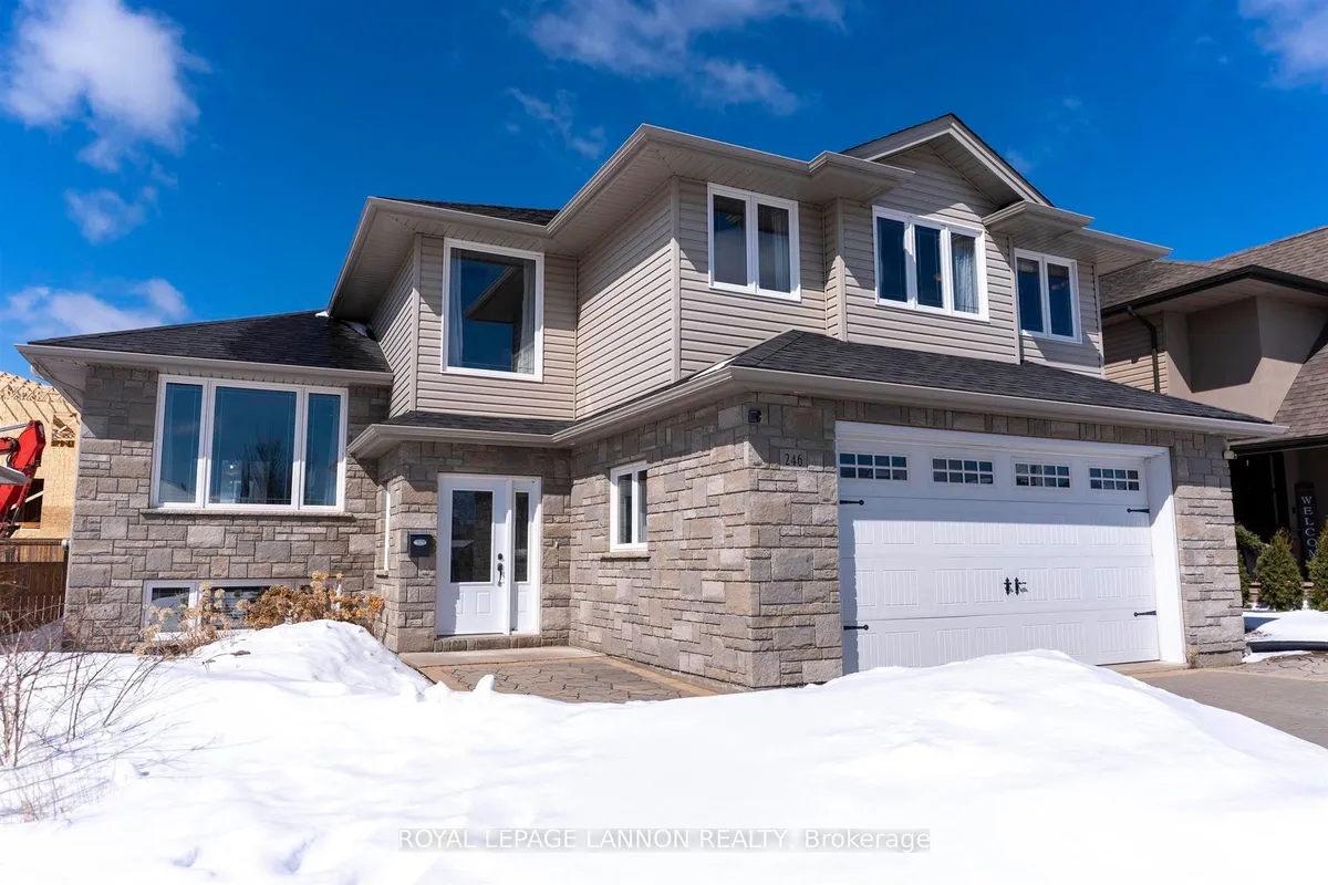 Detached in Thunder Bay