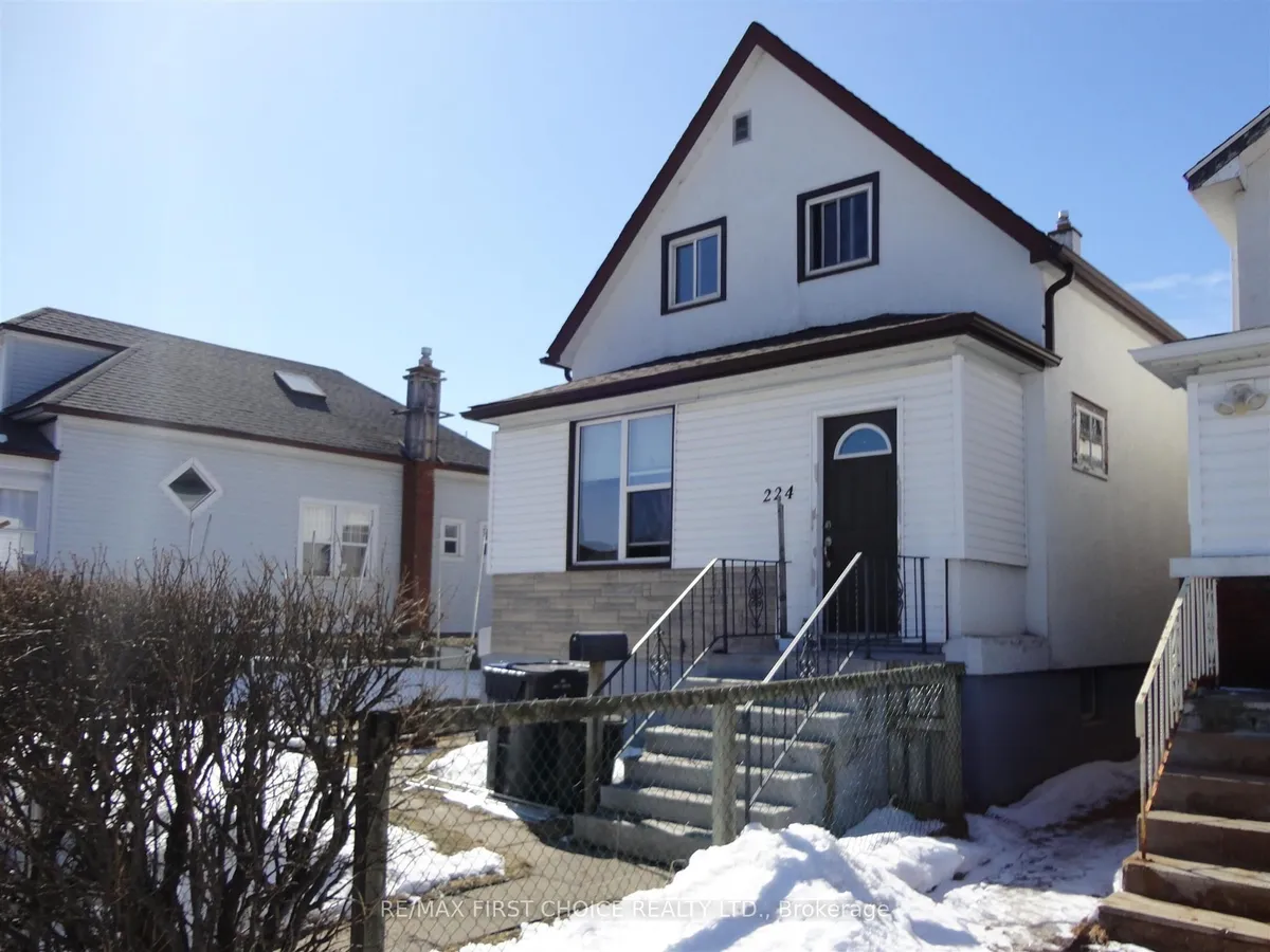 Detached in Thunder Bay