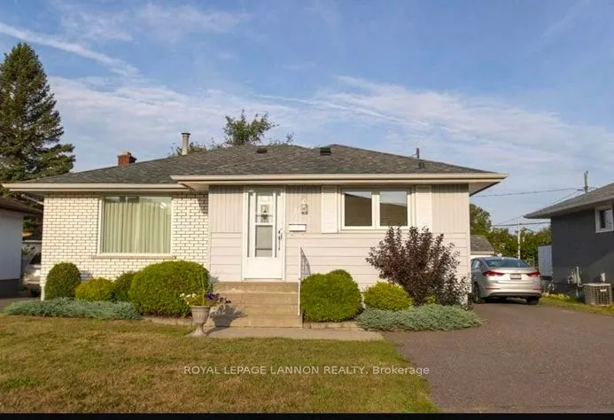 Detached in Thunder Bay
