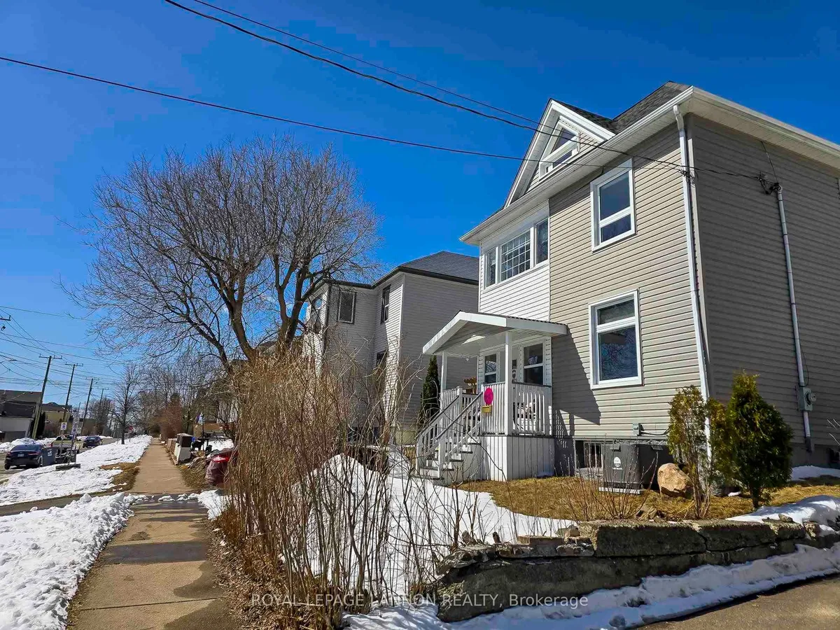 Detached in Thunder Bay