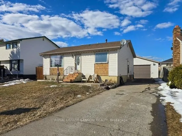 Detached in Thunder Bay