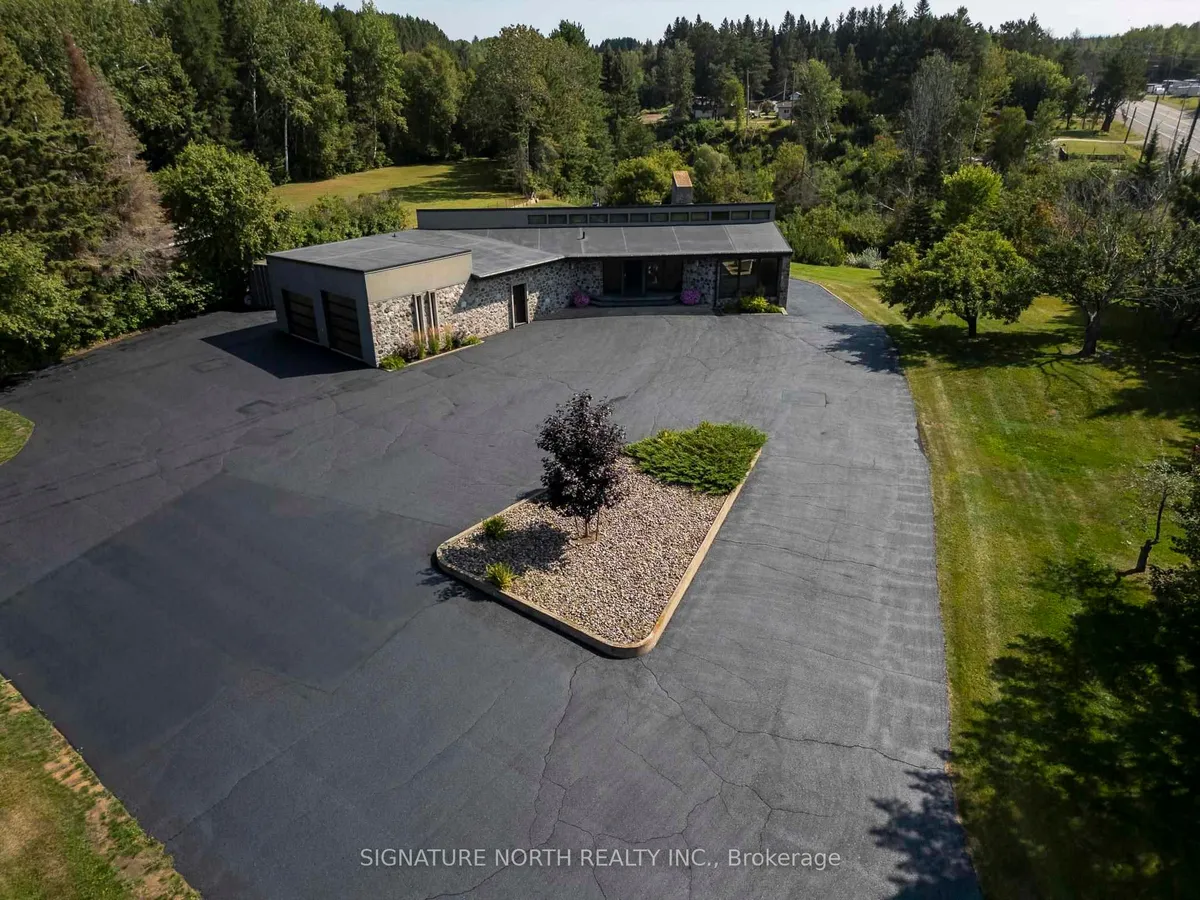 Detached in Thunder Bay