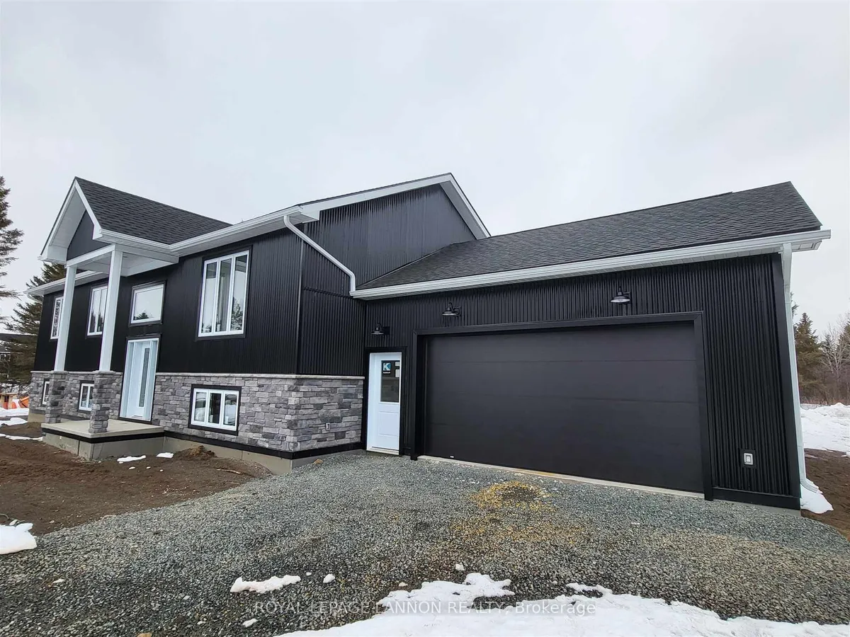 Detached in Thunder Bay