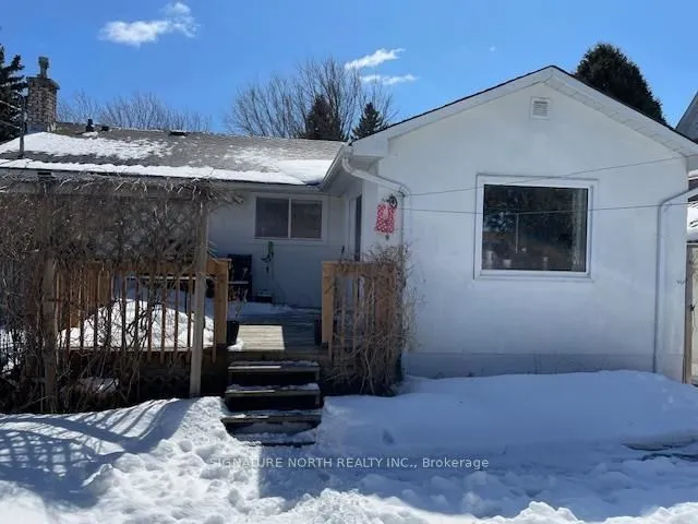 Detached in Thunder Bay