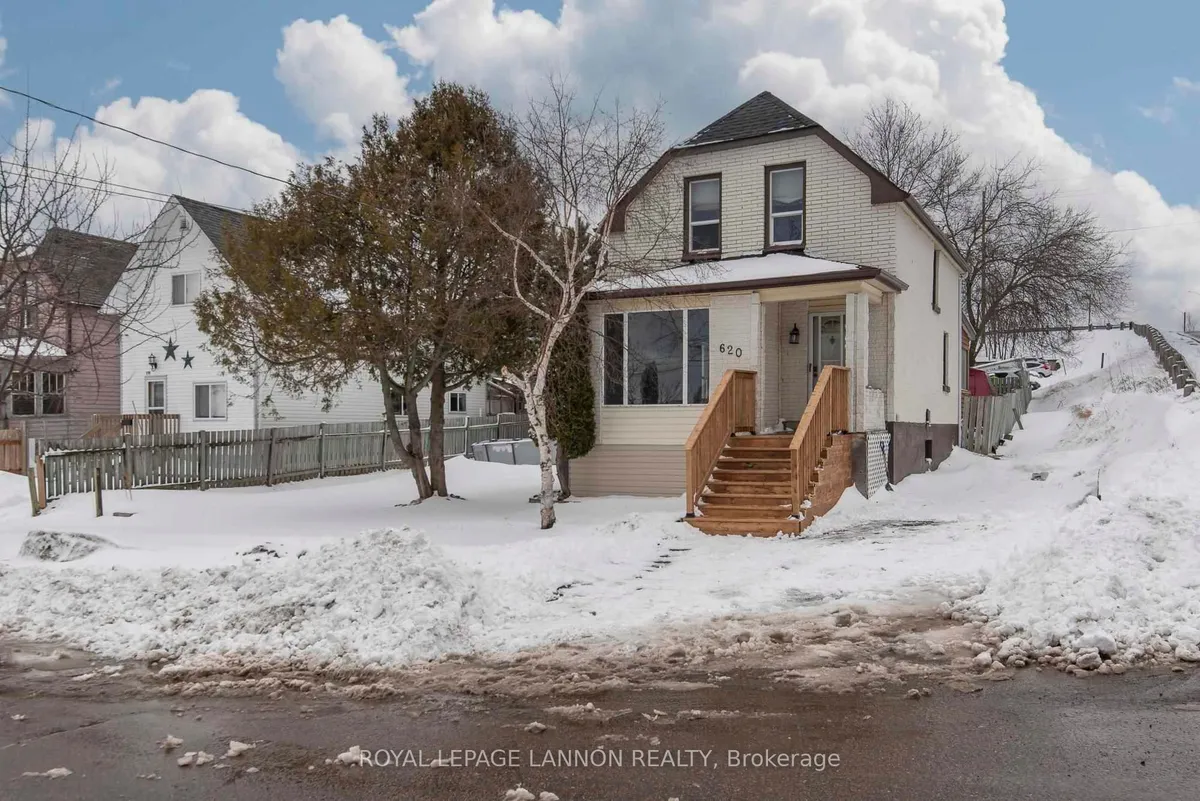 Detached in Thunder Bay