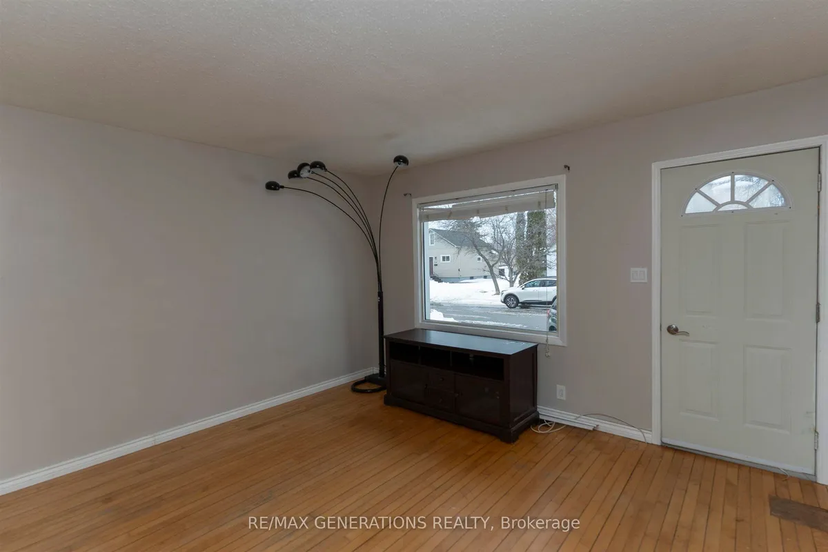Detached in Thunder Bay
