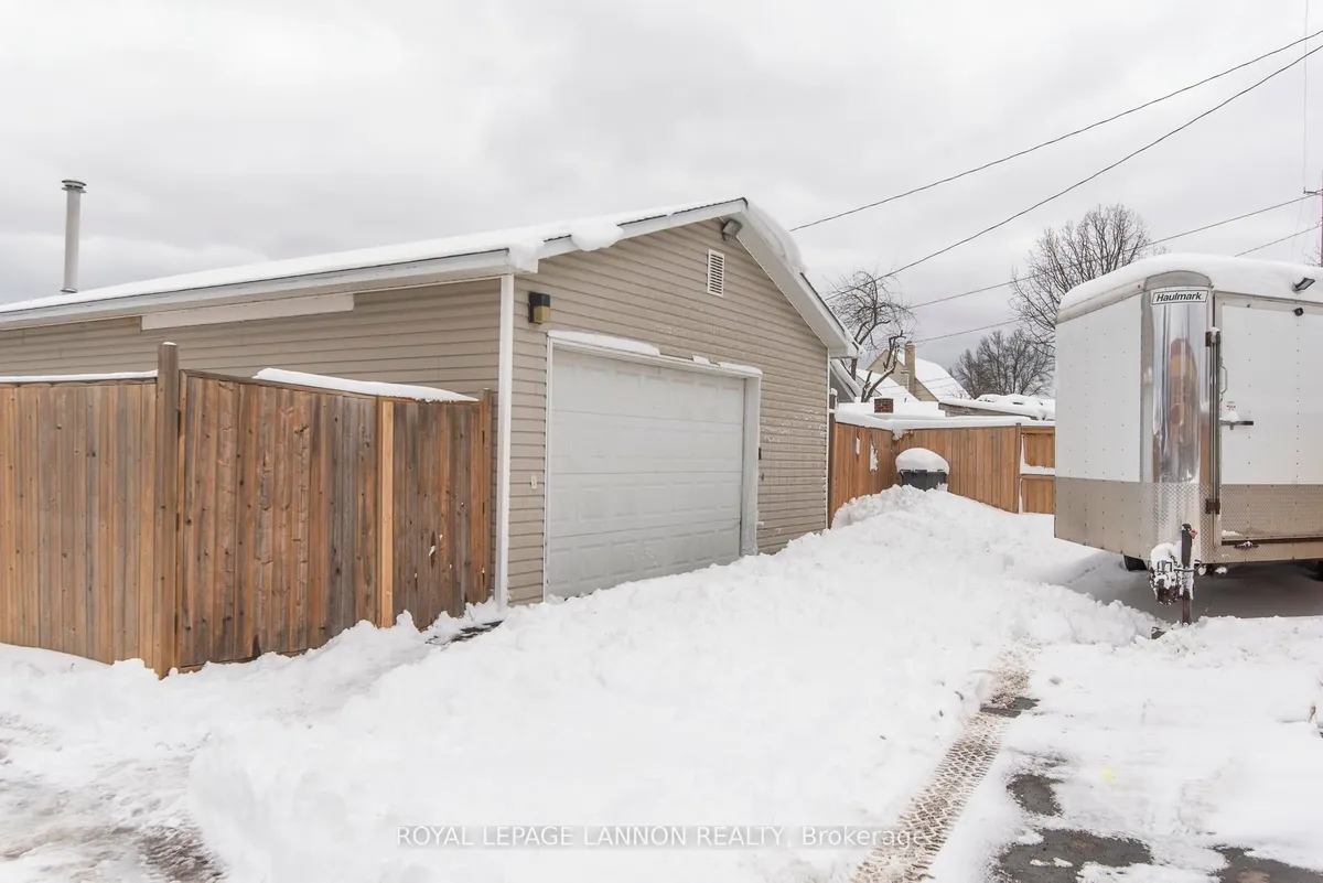 Detached in Thunder Bay