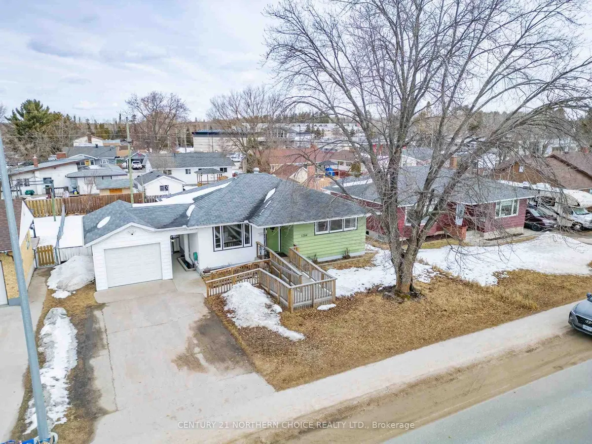 Detached in Kenora
