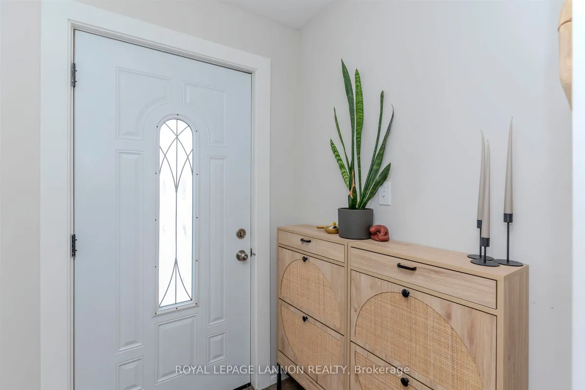 Detached in Thunder Bay