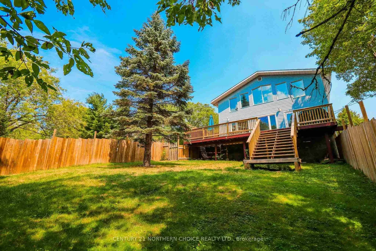 Detached in Kenora