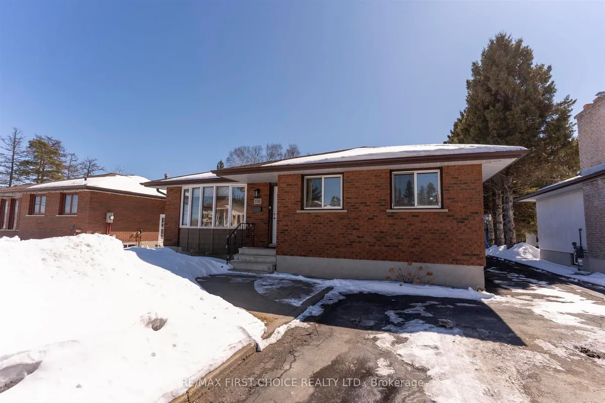 Detached in Thunder Bay