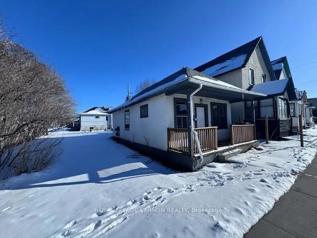 Detached in Thunder Bay