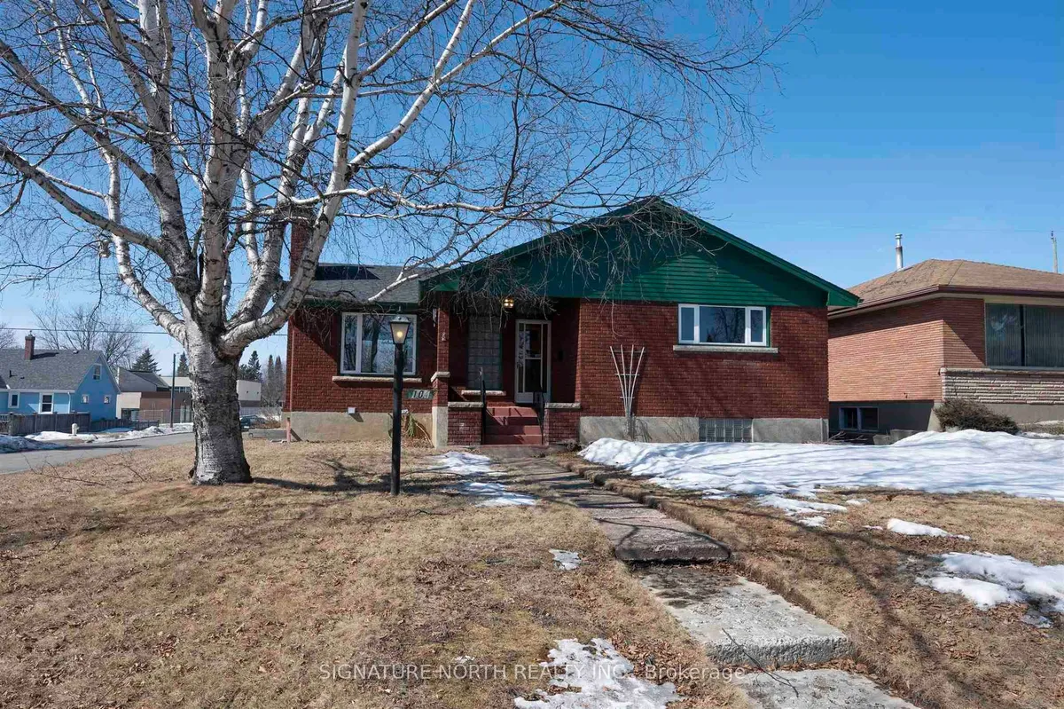 Detached in Thunder Bay