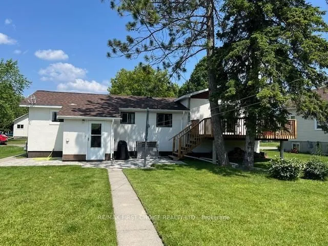 Detached in Fort Frances