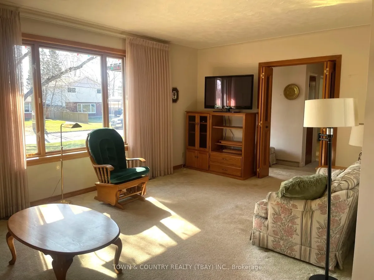 Detached in Thunder Bay