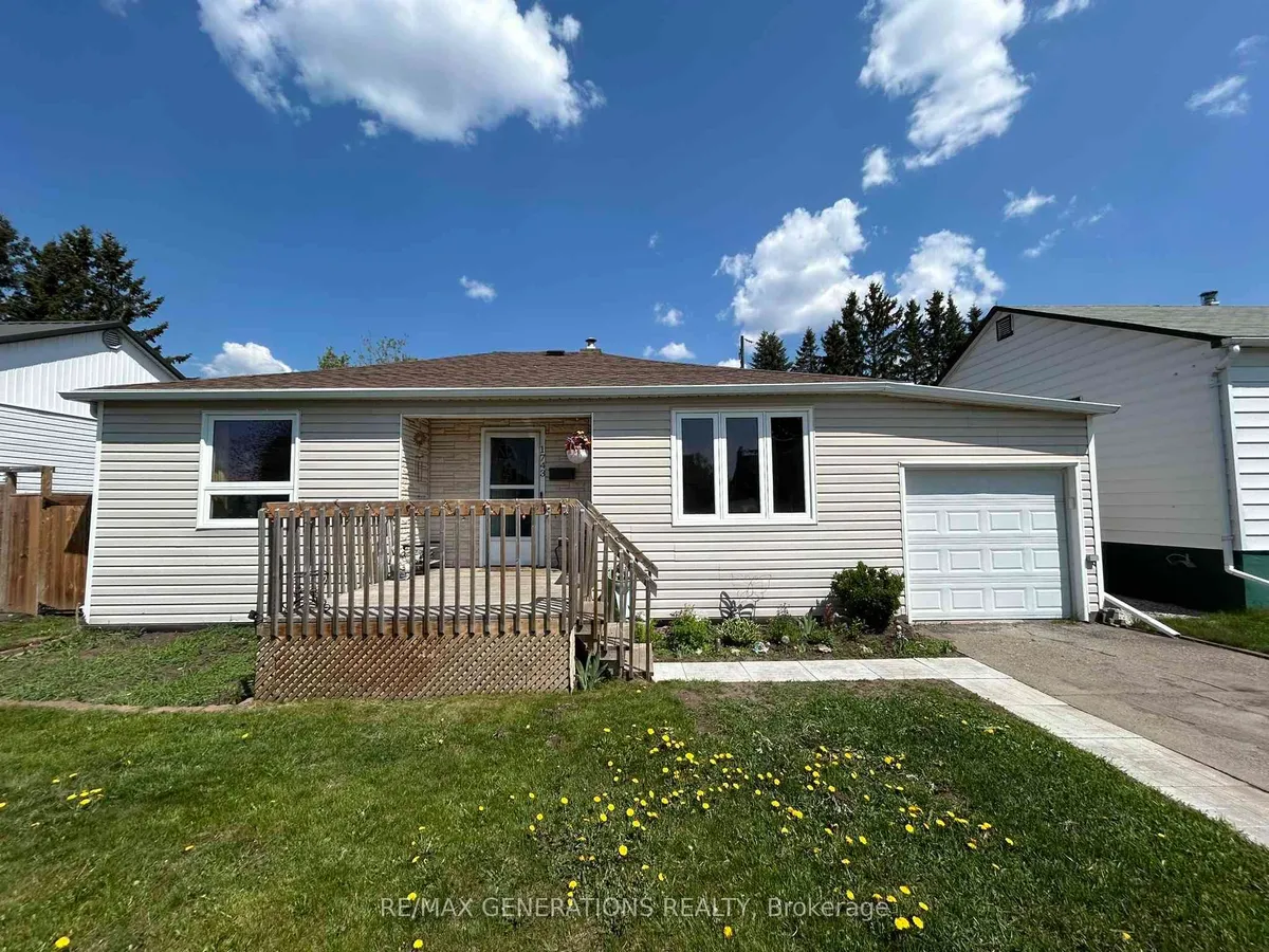 Detached in Thunder Bay