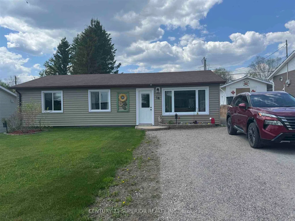 Detached in Manitouwadge