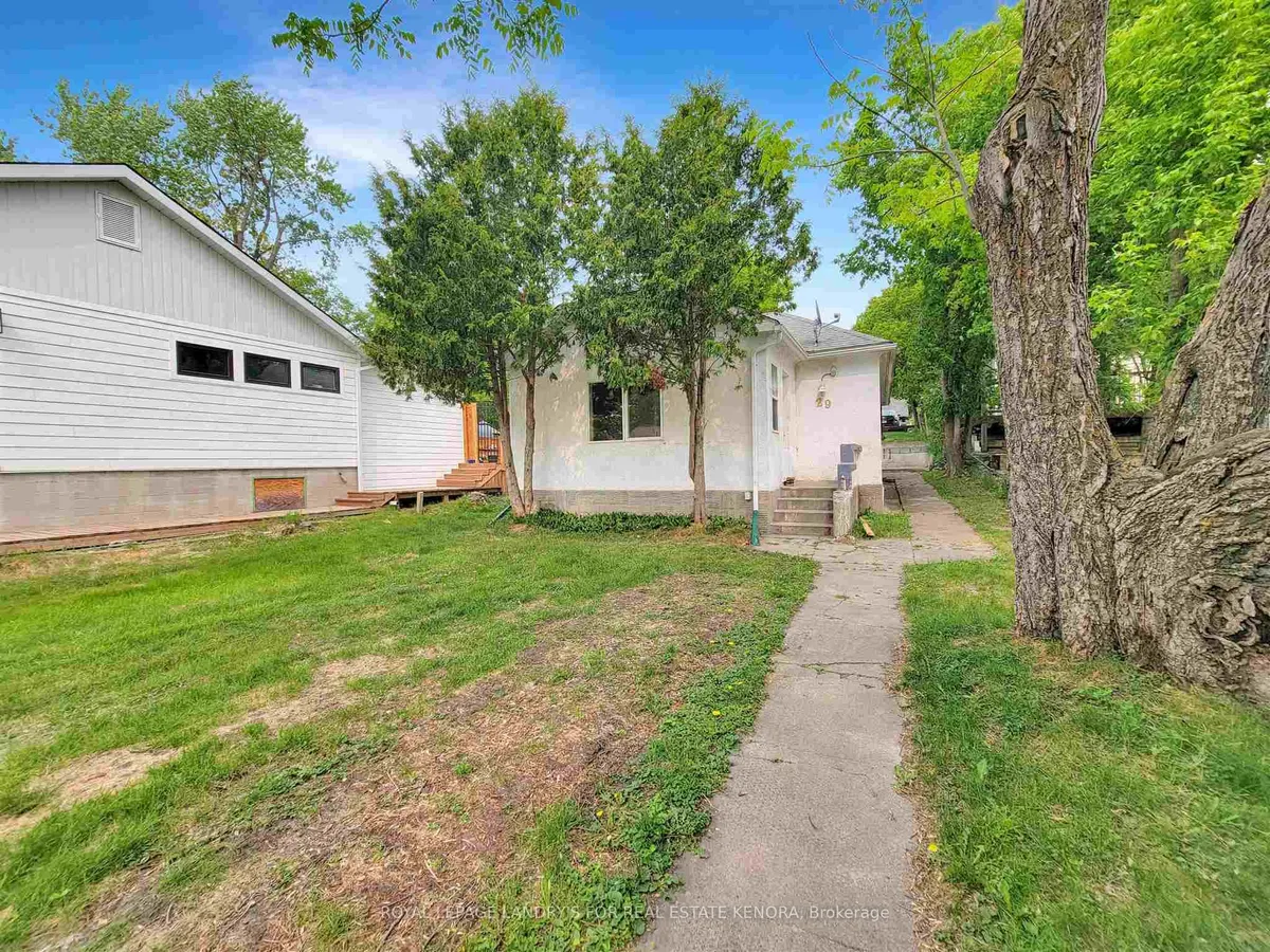 Detached in Kenora