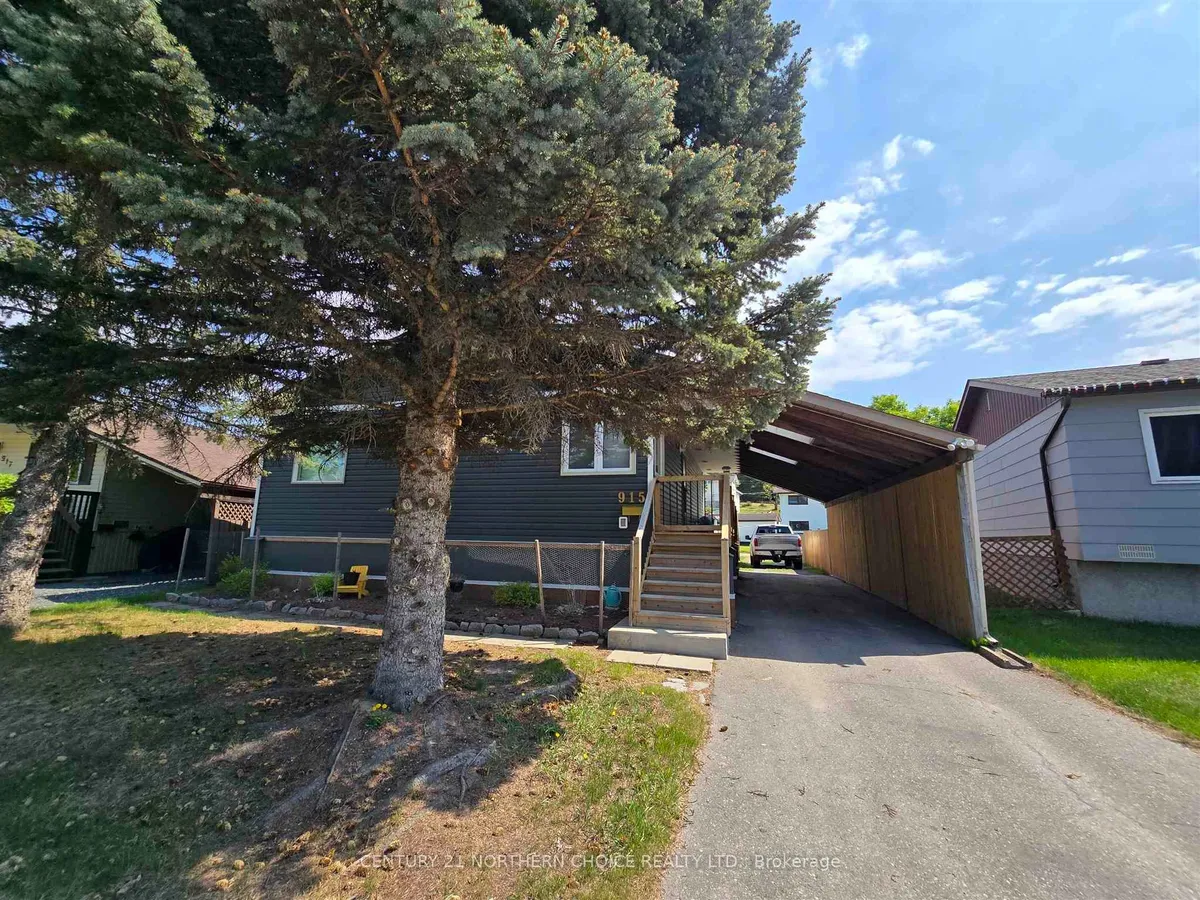 Detached in Kenora