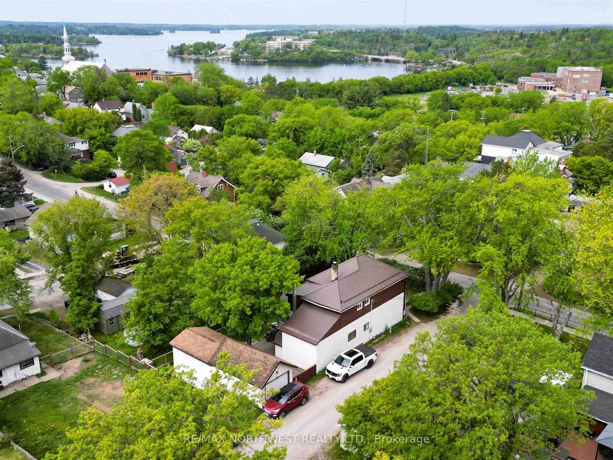 Detached in Kenora