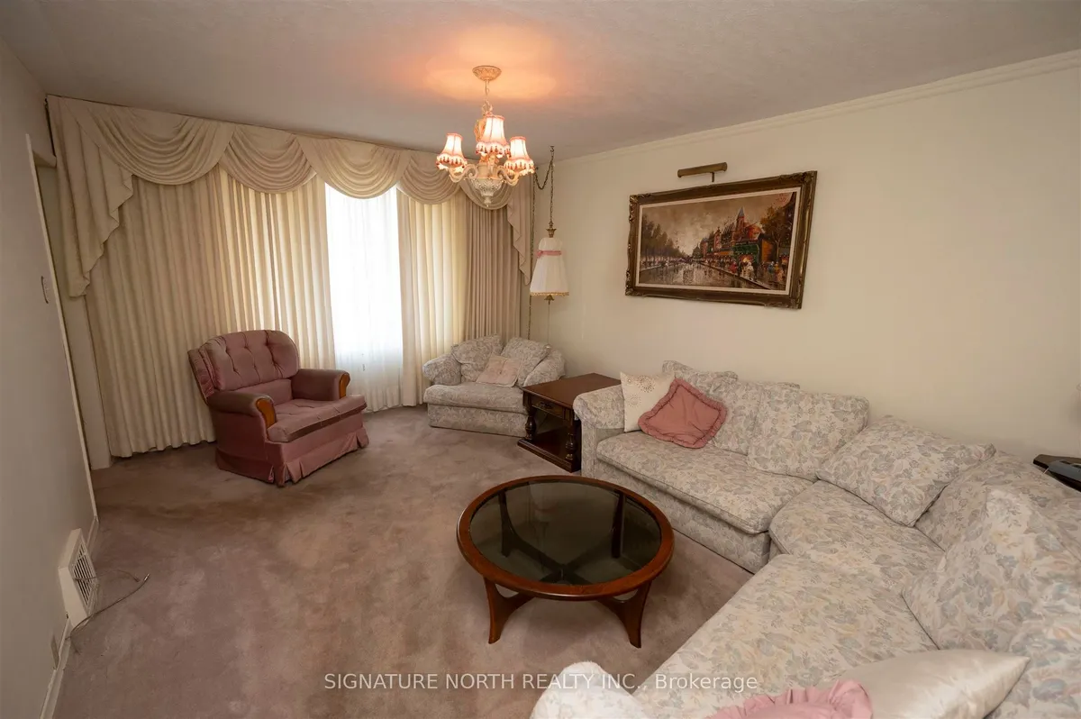 Detached in Thunder Bay