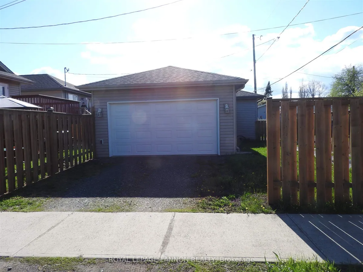 Detached in Thunder Bay