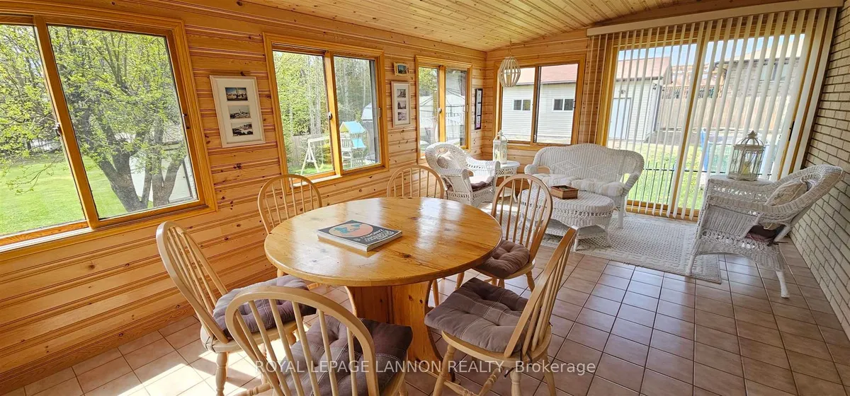 Detached in Thunder Bay