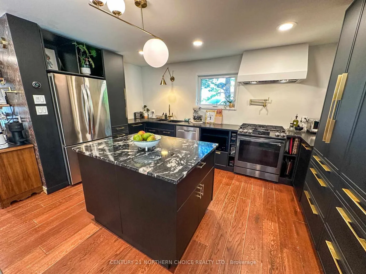 Detached in Kenora