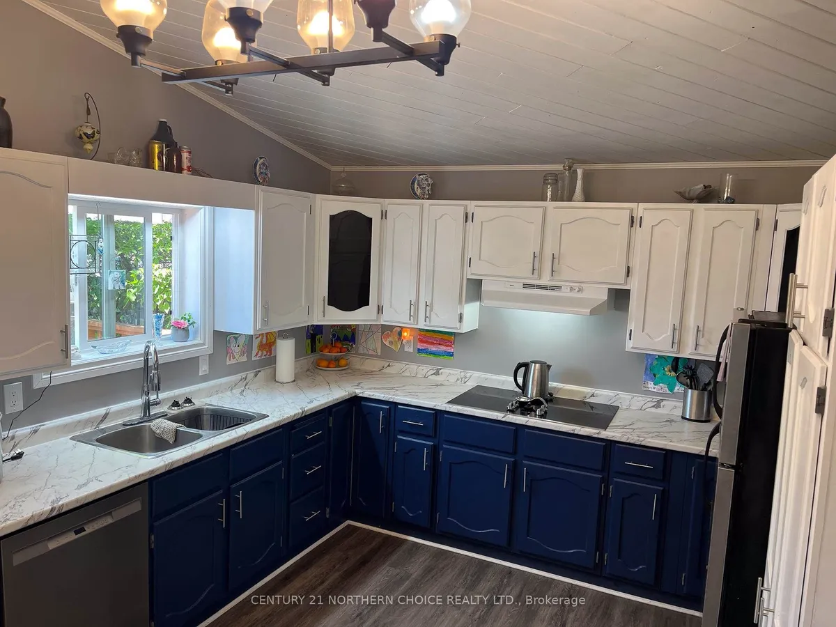 Detached in Kenora