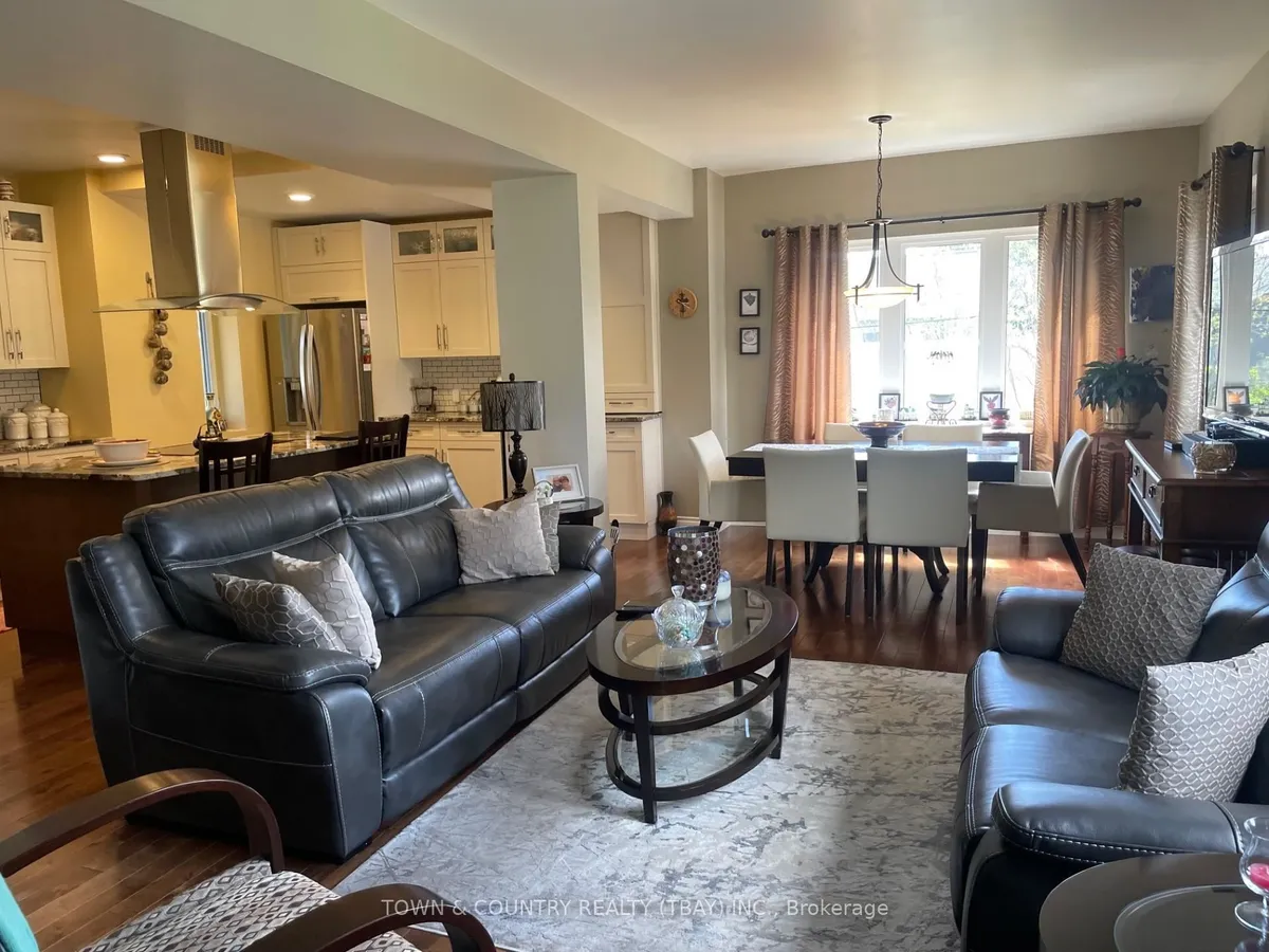 Detached in Thunder Bay
