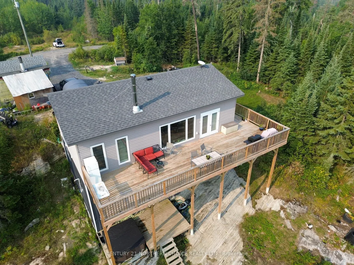 Detached in Kenora