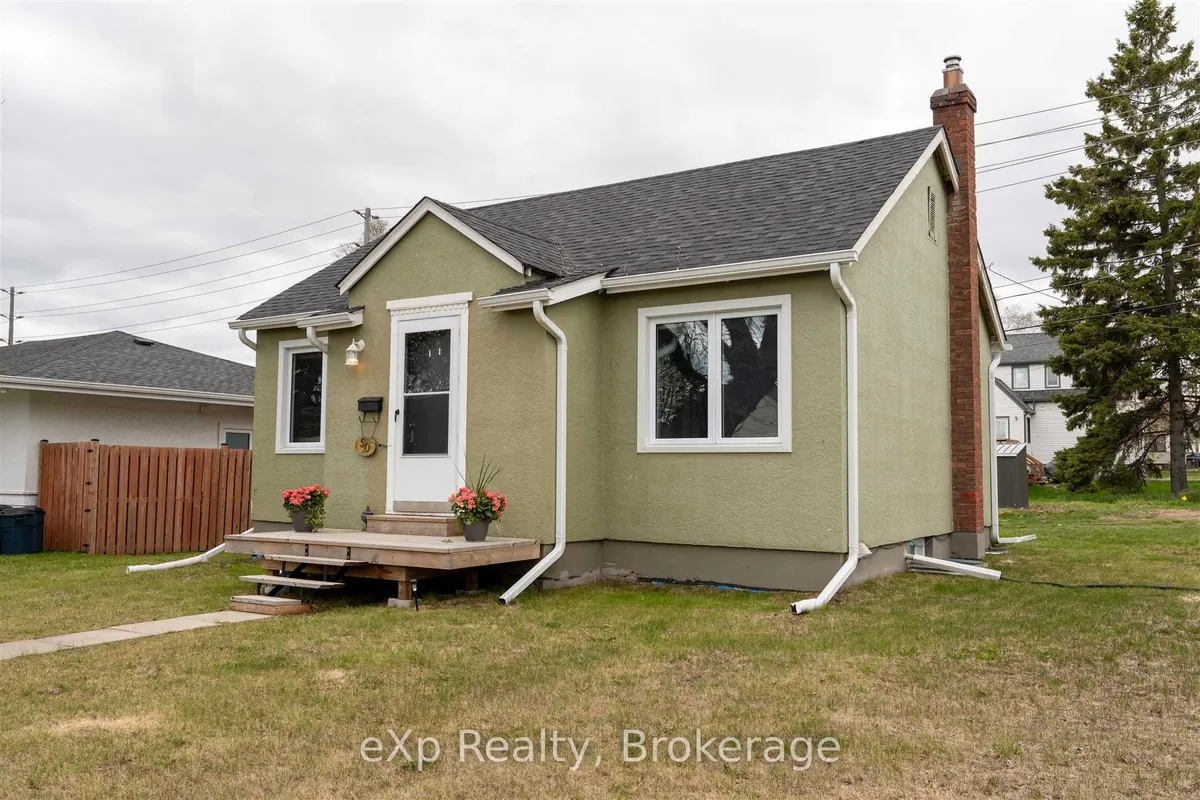 Detached in Thunder Bay