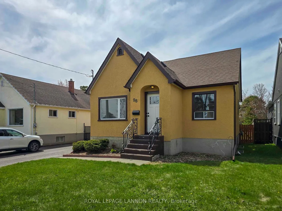 Detached in Thunder Bay