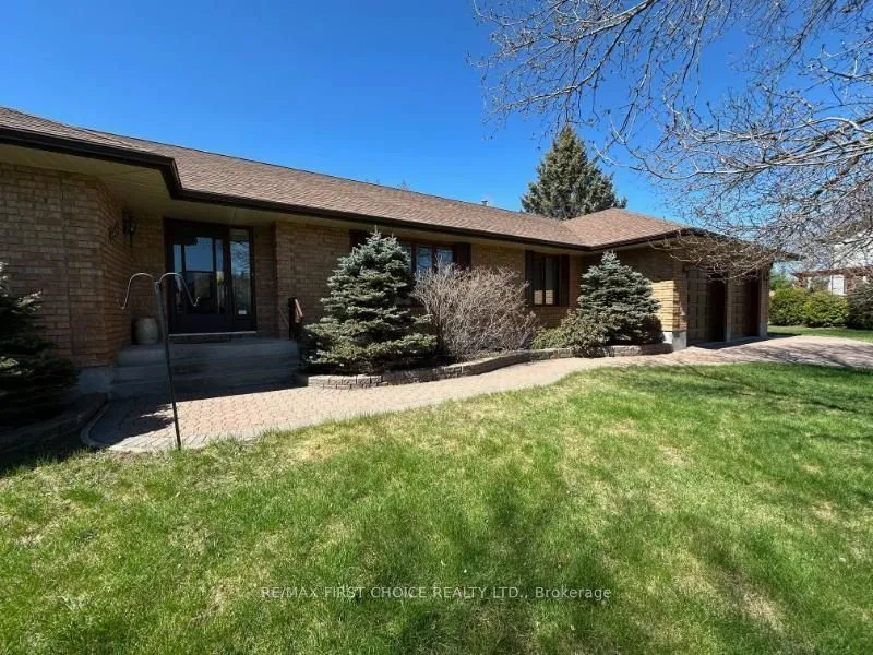 Detached in Thunder Bay