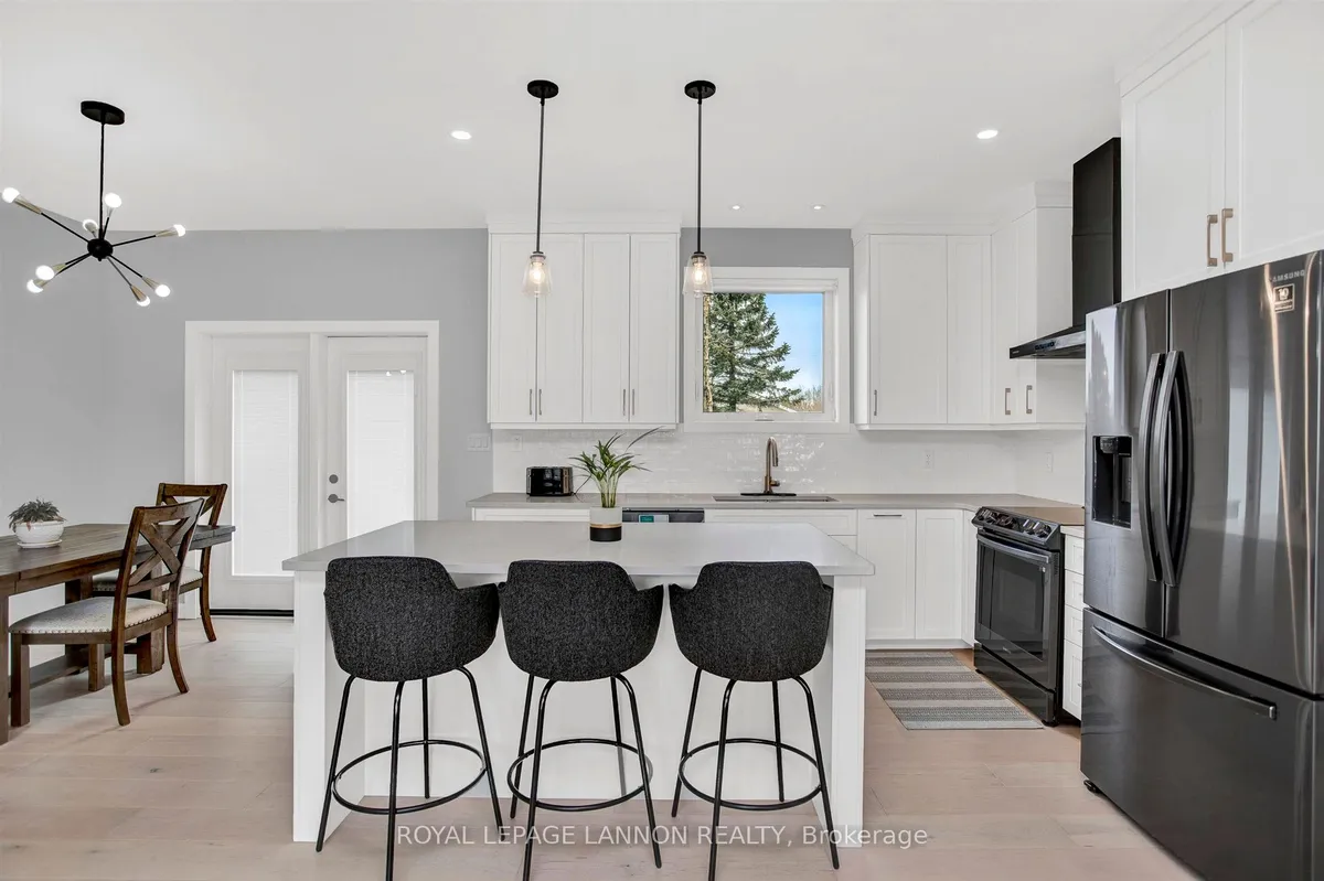 Detached in Thunder Bay