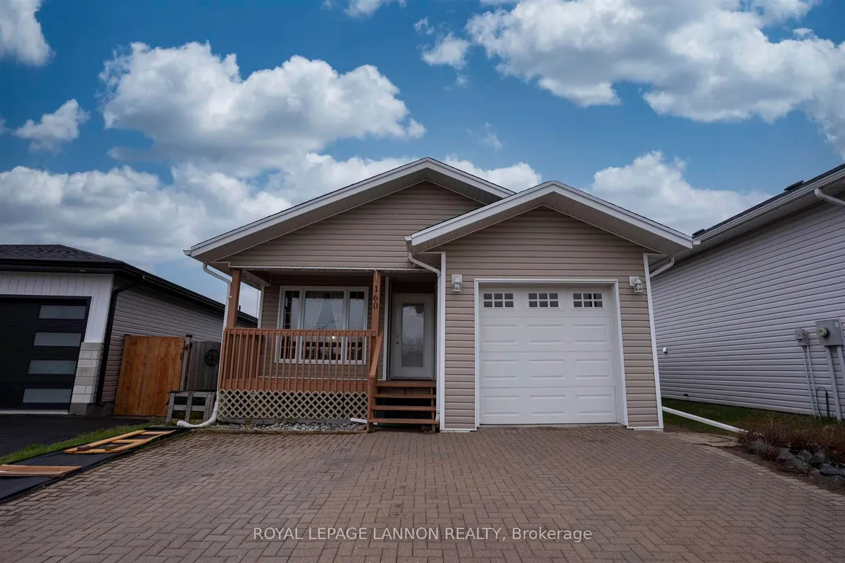 Detached in Thunder Bay